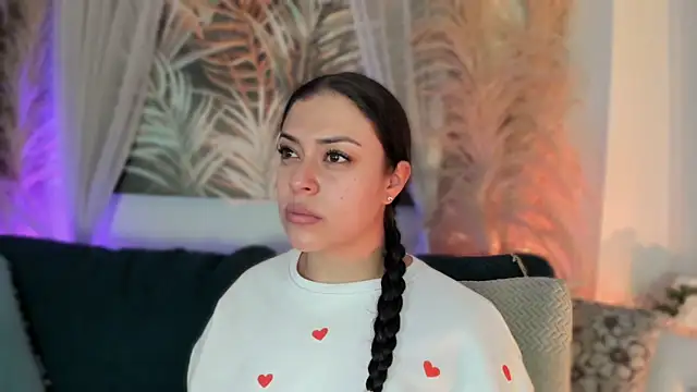 Nicolle W online show from February 13, 2026, 11:50 am