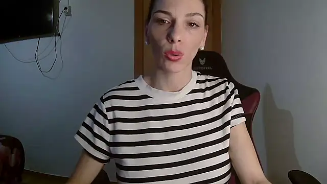 Vampirosa online show from February 4, 2026, 7:42 pm