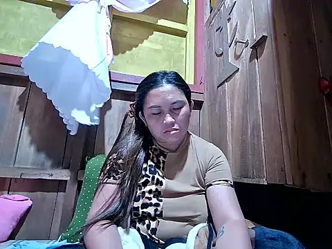 LalaiAsian online show from November 8, 2025, 9:35 pm