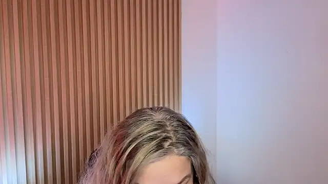 MarianL0ve online show from November 20, 2025, 10:37 am