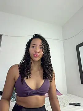 Snapshot of AlessaMaya chatting on April 6, 2026, 4:19 pm AlessaMaya online show from April 6, 2026, 4:19 pm