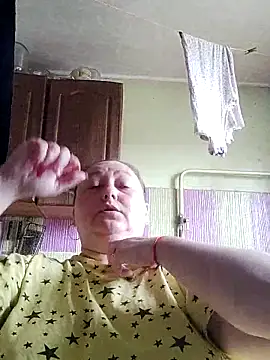 Rini333 online show from April 19, 2026, 11:42 am