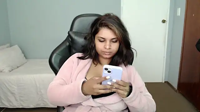 layla amin online show from July 2, 2026, 12:33 pm
