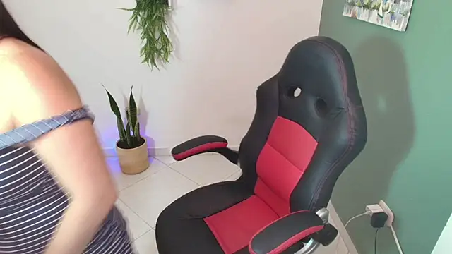 Snapshot of bella_99_ chatting on January 9, 2025, 2:40 pm bella 99 online show from January 9, 2025, 2:40 pm