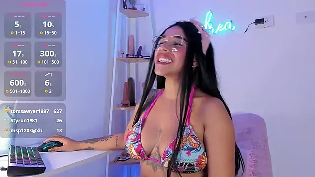 andrea lopezz  online show from February 20, 2025, 4:50 am