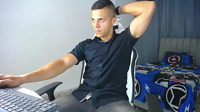 Snapshot of DavidAngell7 chatting on March 18, 2025, 1:00 am DavidAngell7 online show from March 18, 2025, 1:00 am