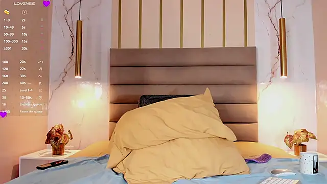 Scarleett 22 online show from April 11, 2026, 8:13 pm