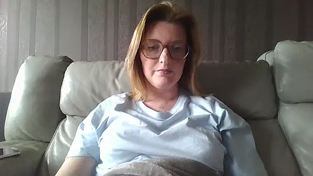 LiquidLeonie online show from June 3, 2026, 1:14 pm