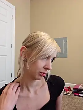 AmethystFoxx online show from September 13, 2025, 6:51 pm