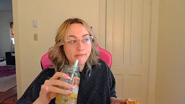 ashleyblaydex online show from April 4, 2026, 9:12 pm