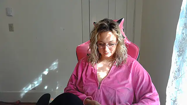 ashleyblaydex online show from May 25, 2026, 8:59 pm