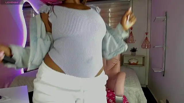 Snapshot of aleja17_xxx chatting on September 24, 2025, 7:50 pm aleja17 xxx online show from September 24, 2025, 7:50 pm