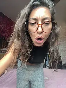 amanilouve online show from March 12, 2026, 11:49 am