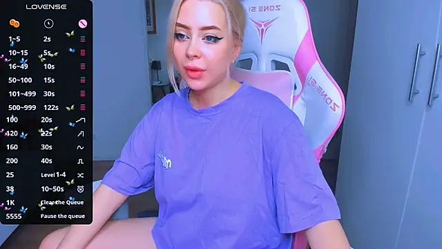 MonaLauu online show from December 10, 2024, 2:27 am