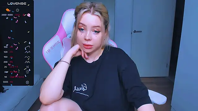 MonaLauu online show from February 13, 2025, 3:18 am