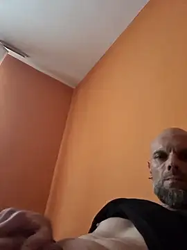 Snapshot of Ladyshaker82 chatting on November 1, 2025, 2:52 pm Ladyshaker82 online show from November 1, 2025, 2:52 pm