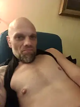 Snapshot of Ladyshaker82 chatting on March 2, 2026, 11:11 pm Ladyshaker82 online show from March 2, 2026, 11:11 pm