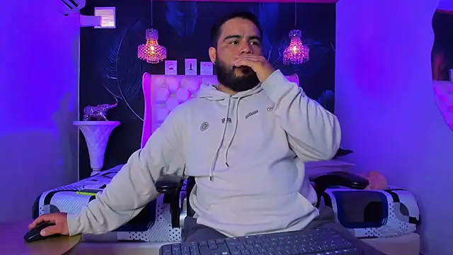 MichaelBear  online show from October 4, 2025, 1:42 pm