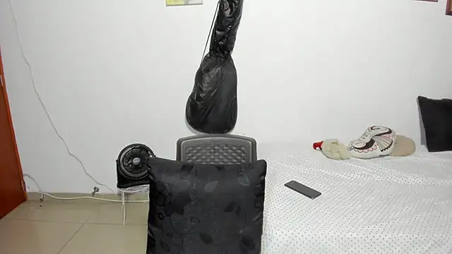 D-yanamilf online show from September 14, 2025, 11:37 pm