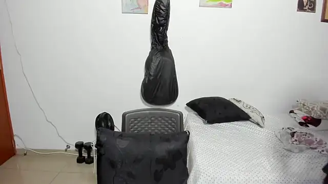 D-yanamilf online show from September 18, 2025, 9:33 am