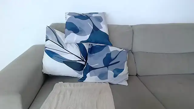 Linda1975 online show from December 14, 2025, 10:53 am