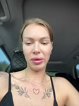 Snapshot of Emma_Catt chatting on June 24, 2026, 5:28 am Emma Catt online show from June 24, 2026, 5:28 am
