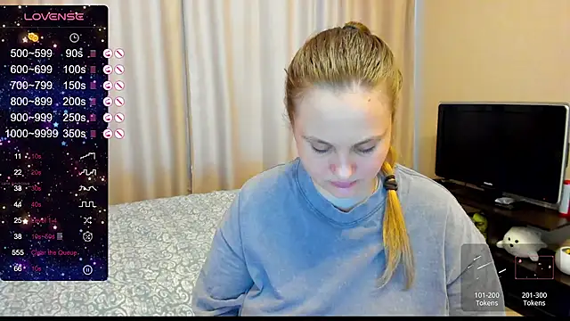 Snapshot of AlanaBrox chatting on December 15, 2024, 11:23 am AlanaBrox online show from December 15, 2024, 11:23 am