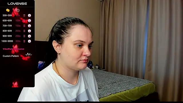 Snapshot of AlanaBrox chatting on October 28, 2025, 9:13 am AlanaBrox online show from October 28, 2025, 9:13 am