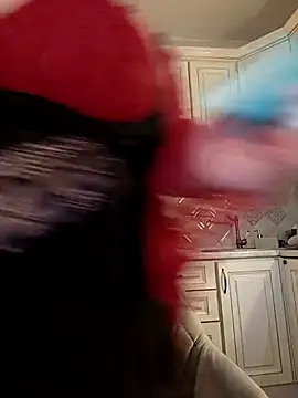 Snapshot of mom4you chatting on April 5, 2026, 9:50 am mom4you online show from April 5, 2026, 9:50 am