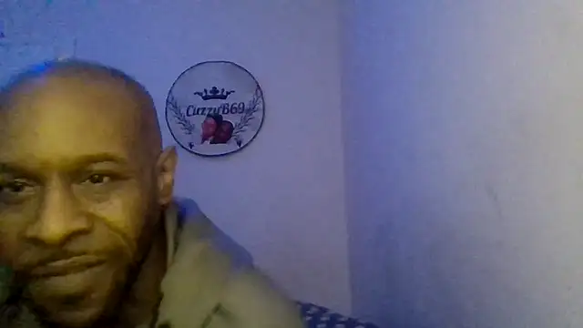 CuzzyB69 online show from November 28, 2025, 8:39 am