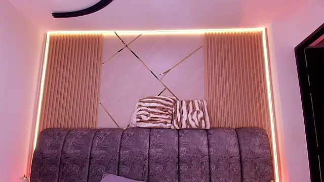 naia blessed online show from April 10, 2026, 7:18 pm