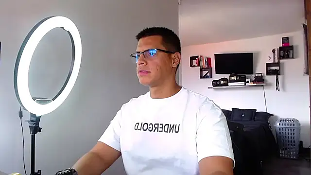 Snapshot of _John_Boy_ chatting on April 2, 2026, 7:33 pm John Boy online show from April 2, 2026, 7:33 pm