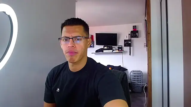 Snapshot of _John_Boy_ chatting on April 8, 2026, 7:14 pm John Boy online show from April 8, 2026, 7:14 pm