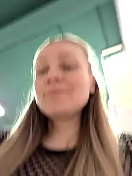 Snapshot of Bondgirl_013 chatting on June 5, 2026, 6:13 pm Bondgirl 013 online show from June 5, 2026, 6:13 pm