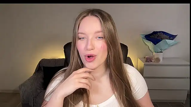 EvaMaddison online show from March 9, 2026, 3:54 am