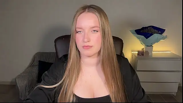 EvaMaddison online show from May 11, 2026, 12:05 am