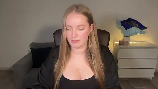Snapshot of EvaMaddison chatting on June 29, 2026, 9:04 pm EvaMaddison online show from June 29, 2026, 9:04 pm
