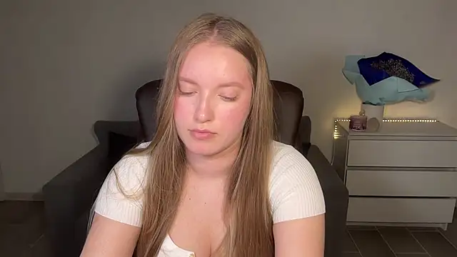 Snapshot of EvaMaddison chatting on July 3, 2026, 8:59 pm EvaMaddison online show from July 3, 2026, 8:59 pm