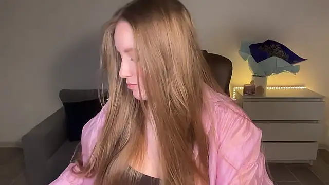 Snapshot of EvaMaddison chatting on July 10, 2026, 6:10 pm EvaMaddison online show from July 10, 2026, 6:10 pm