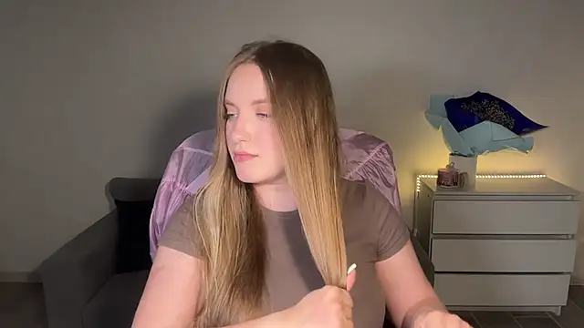 Snapshot of EvaMaddison chatting on July 13, 2026, 9:06 pm EvaMaddison online show from July 13, 2026, 9:06 pm