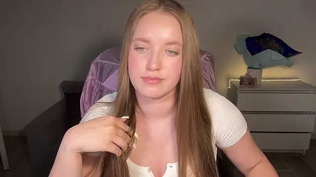 Snapshot of EvaMaddison chatting on July 15, 2026, 8:36 pm EvaMaddison online show from July 15, 2026, 8:36 pm