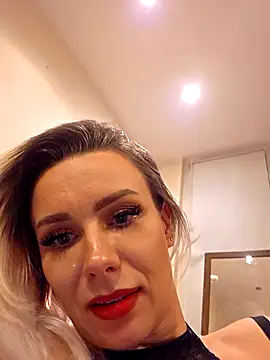 AureliaDoux online show from April 16, 2026, 9:39 pm