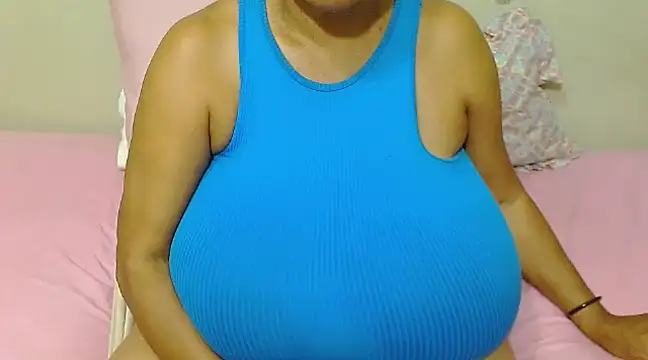 Snapshot of DairyQueen2 chatting on March 15, 2025, 4:43 pm DairyQueen2 online show from March 15, 2025, 4:43 pm