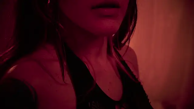 HannaMoom online show from November 18, 2025, 10:25 pm