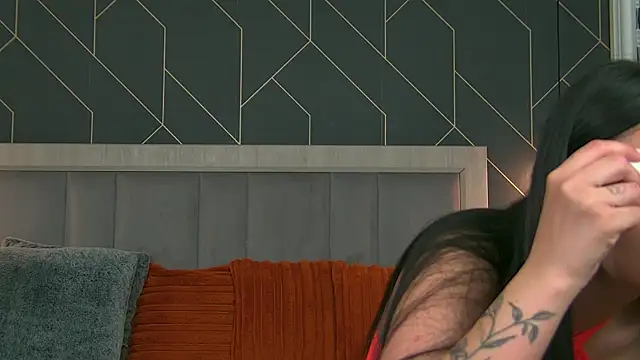 EmyLaveau online show from April 21, 2026, 5:14 am