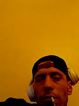 jonekjohnypl online show from April 21, 2026, 4:08 am