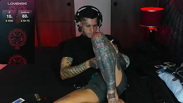 Snapshot of josh__ackerman chatting on December 17, 2025, 6:36 pm josh ackerman online show from December 17, 2025, 6:36 pm