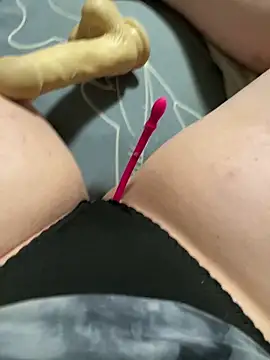 katcclovea online show from October 30, 2025, 5:57 pm