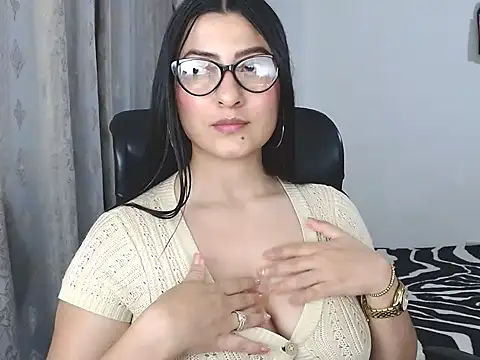 SavannaEvans001 online show from March 10, 2026, 4:06 am