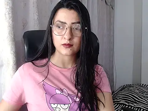 SavannaEvans001 online show from April 5, 2026, 11:02 pm